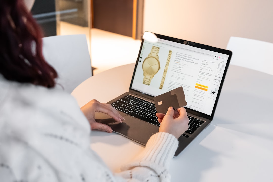 Ecommerce personalizado vs tradicional ¿Cuál elegir en 2026?